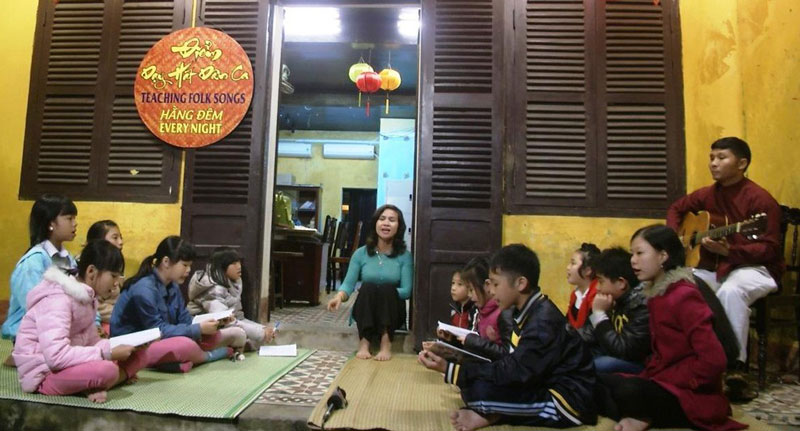 Lớp học dân ca miễn phí hàng đêm tại Hội An