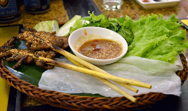 B&aacute;nh ướt cuốn thịt nướng
