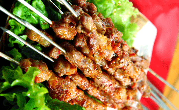 Thịt xi&ecirc;n nướng hội an